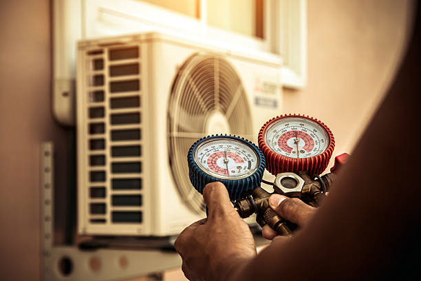 Professional Hvac technician working in Atascosa, TX
